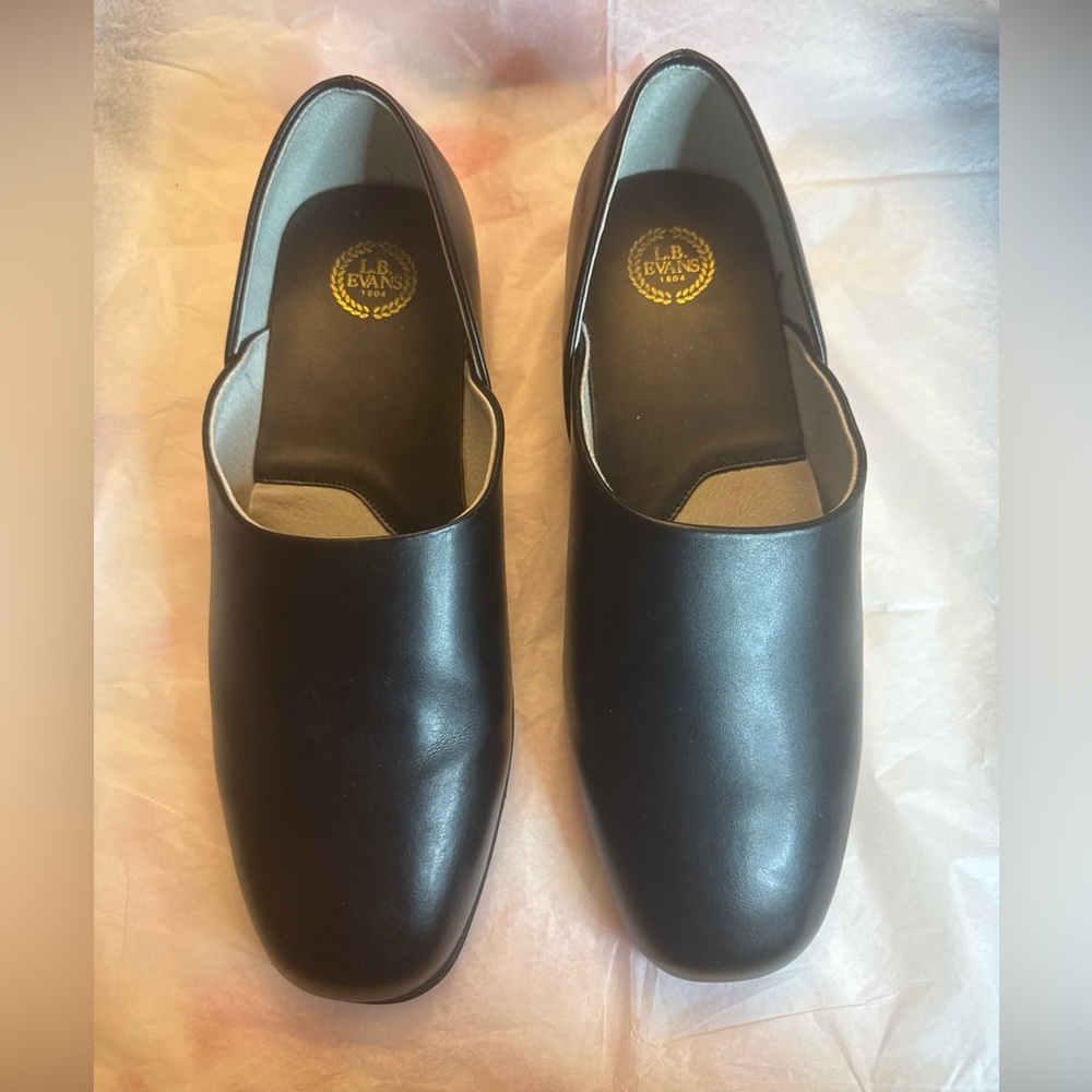 L.B. Evans Black Leather Slip on shoes EUC
